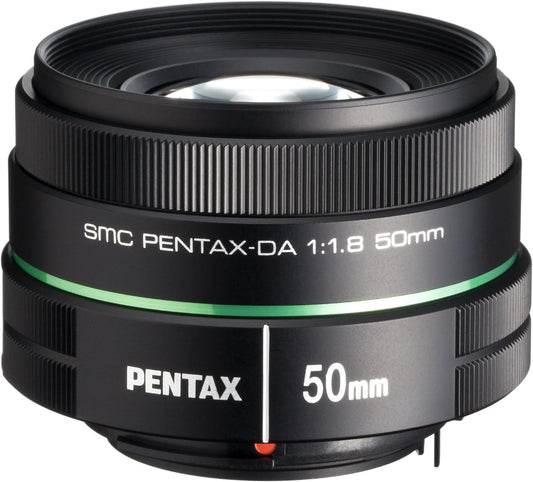 ペンタックス smc PENTAX-DA 50mmF1.8 中望遠単焦点レンズ 【APS-Cサイズ用】【高い描写性能】【うつくしいボケ味・円形絞り】【小型軽量】【ペンタックス一眼Kシリーズはボディ内手振れ補正を搭載】 22177