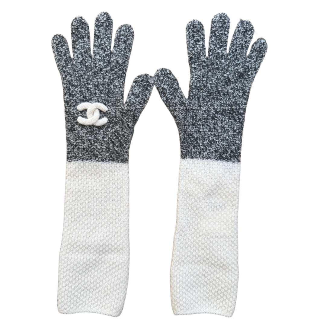 CHANEL 15B 'CREAM/GREY' CASHMERE GLOVES
