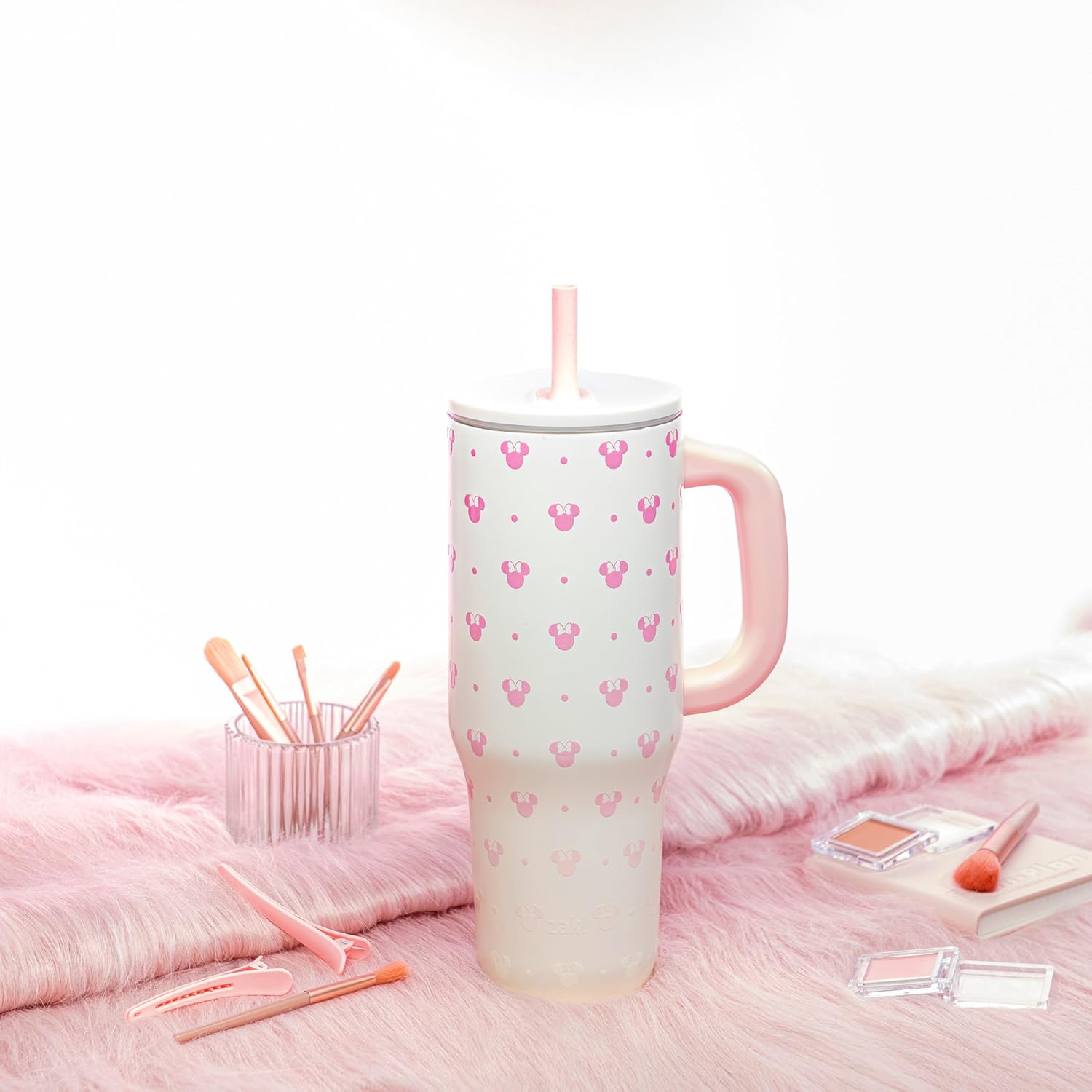 Zak Designs Disney Sutton - Vaso de viaje para llevar o en casa, acero inoxidable de 40 onzas con aislamiento al vacío, popote de silicona, asa de transporte y obras de arte 3D para bebidas frías (Minnie Mouse)