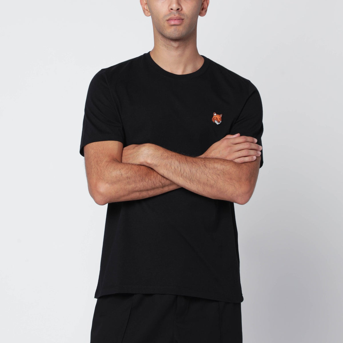 Maison ロゴパッチ付きメゾンキツネブラックレギュラーTシャツ - Image 2