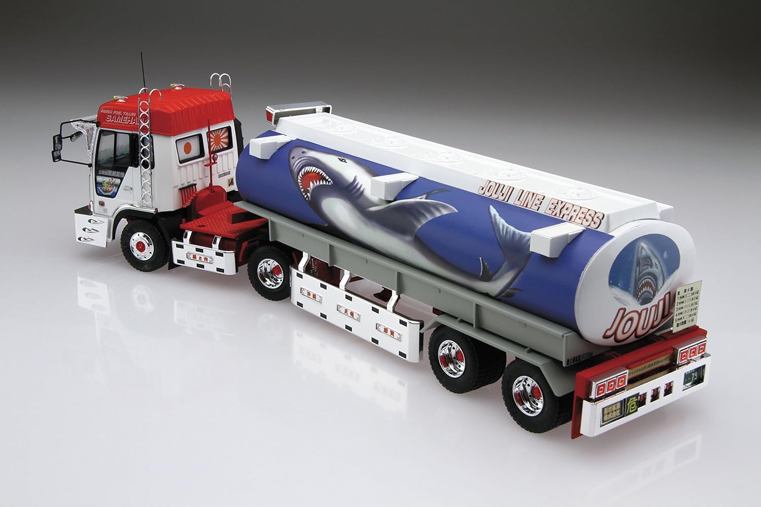 Aoshima Bunka Kyozai 1/32 Value Deco Tiger Series No.30 Second Generation Shark Skin Love Large Tank Truck Trailer Plastic Model