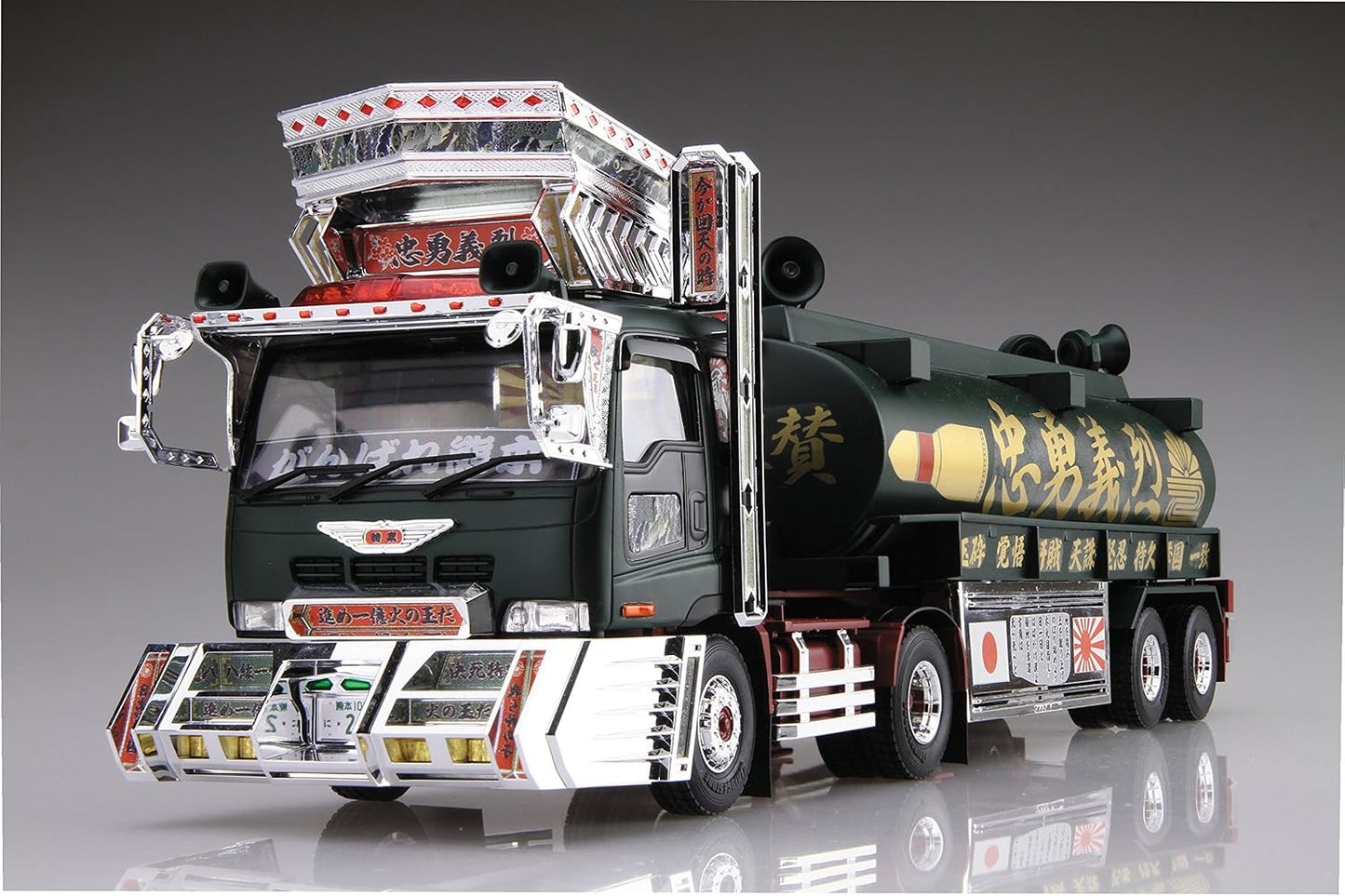 Aoshima 1/32 Value Decorated Truck Series No. 39 Chuyugiretsu Large Tanker Truck Plastic Model