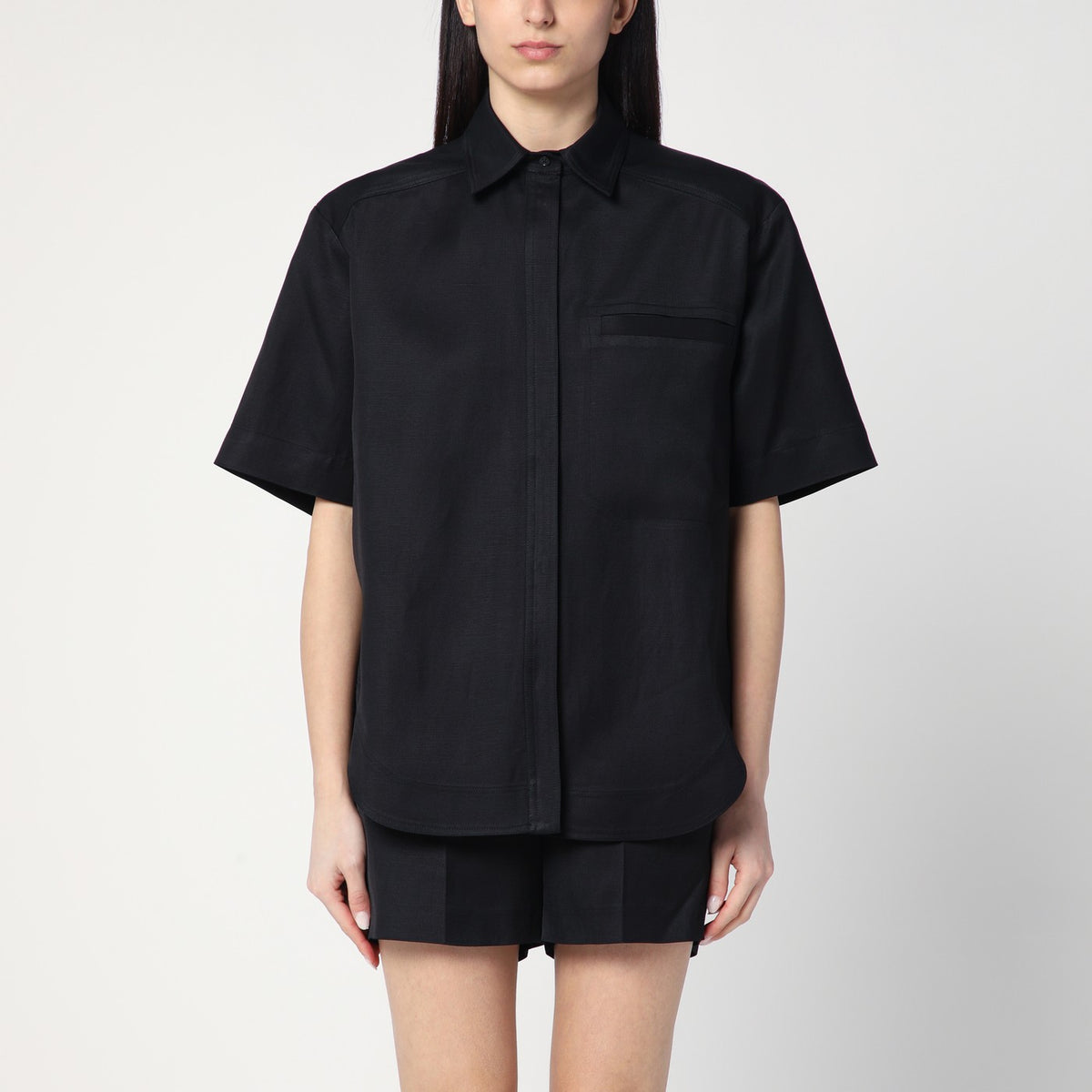 Loulou ビスコースとリネンのLoulou Studioブラックシャツ - Image 2