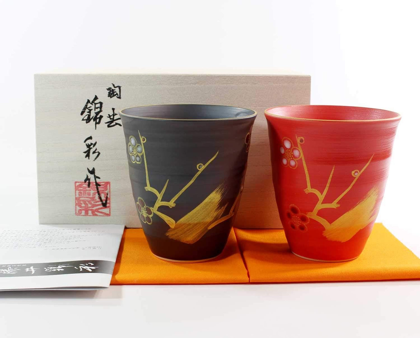 A pair set of yuda cups carefully crafted by Arita Ware pottery craftsmen in paulownia box | kiln kiln kiln kiln colored plum images | traditional crafts | Fujii nishiki