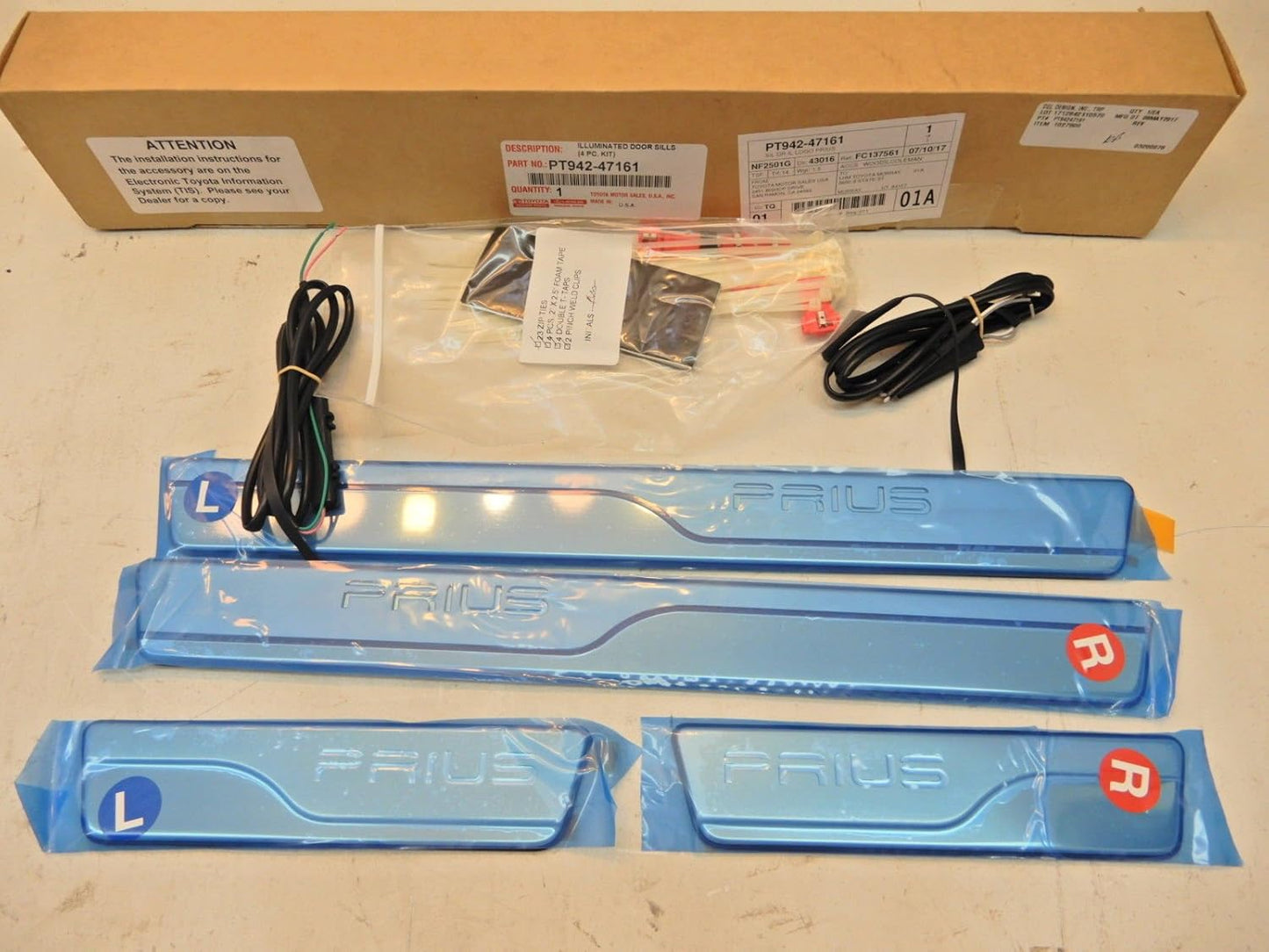 USトヨタ 純正品 トヨタ プリウス 50系2015-2023年式 LEDライト付き ドアシルプロテクター スカッフプレート