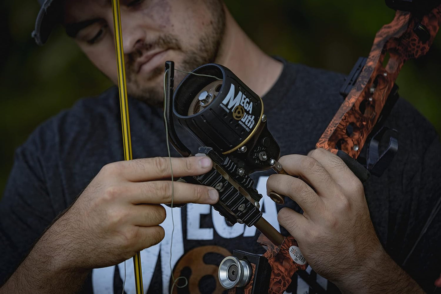 Mega Mouth 2.0 Professional Bow Fishing Reel - The First Free Spool Spincast Style Bow Fishing Reel