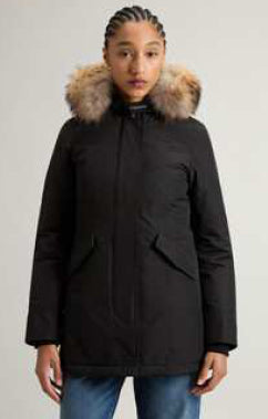 Woolrich ウールリッチは黒をコートします - Image 2