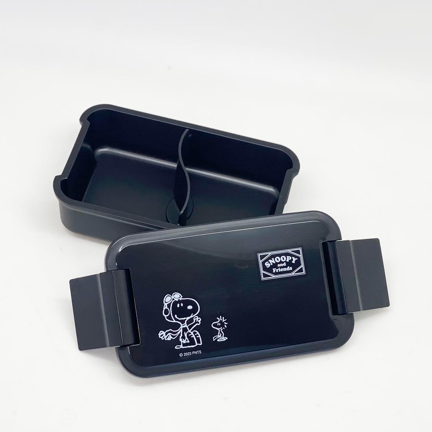 OSK PC-550D Snoopy Black Lunch Box, 16.9 fl oz (500 ml), Made in Japan, Includes Dividers, Microwave, Dishwasher Safe, Integrated Gasket, Easy to Clean, Stain Resistant, Antibacterial, Stylish, Cute, Simple, Unisex, Adults and Kids