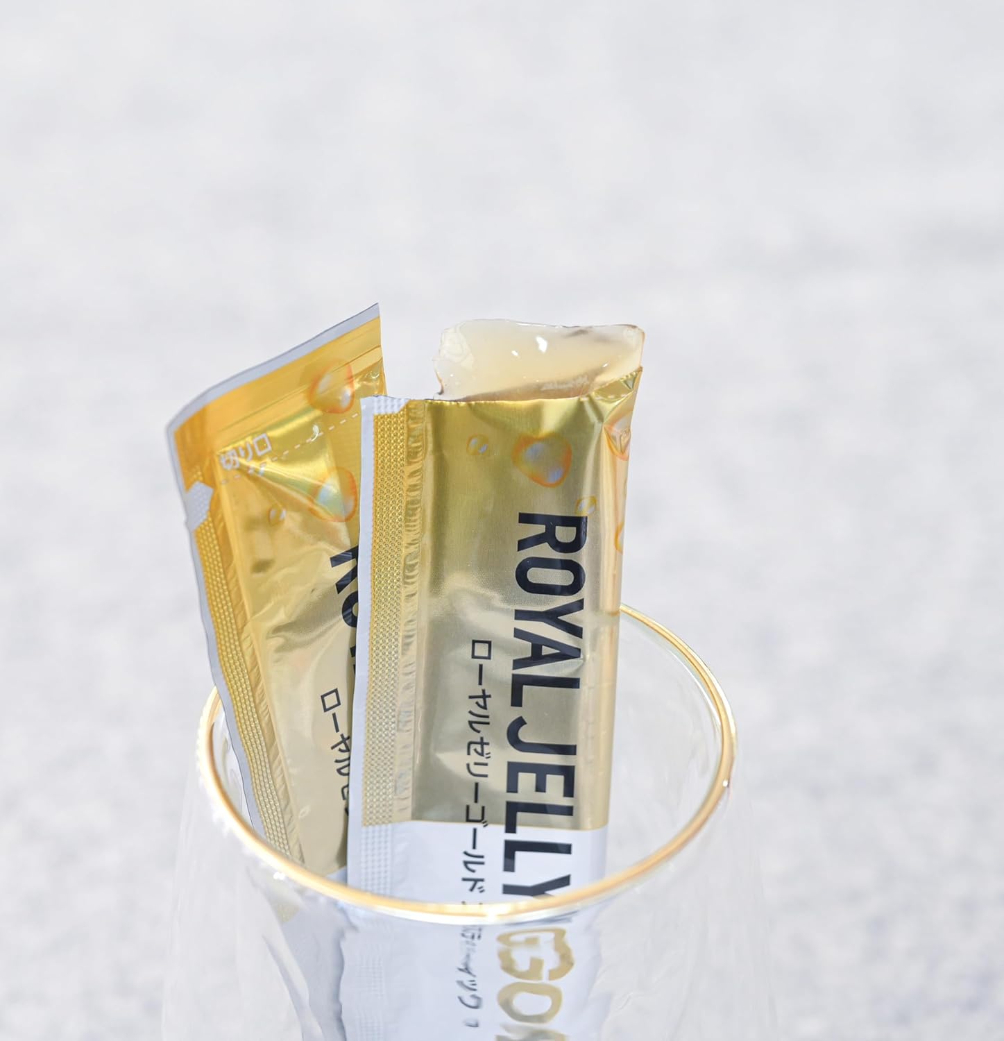 Sugi Bee Garden Royal Jelly Gold (Jelly Type), 0.7 oz (20 g) x 17 Bottles