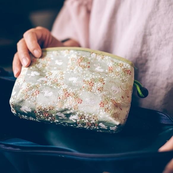 Kyoto Geimidou Nishijin Textile High-grade Gold Brocade Cosmetic Pouch, Japanese Pattern, Made in Japan, blue (pale)