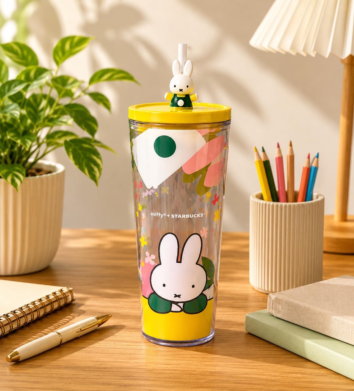 Starbucks x Miffy - Vaso frío de plástico de 24 oz (24.0 fl oz) con popote reutilizable y popote Miffy, vaso reutilizable sin BPA para bebidas frías, edición limitada coleccionable