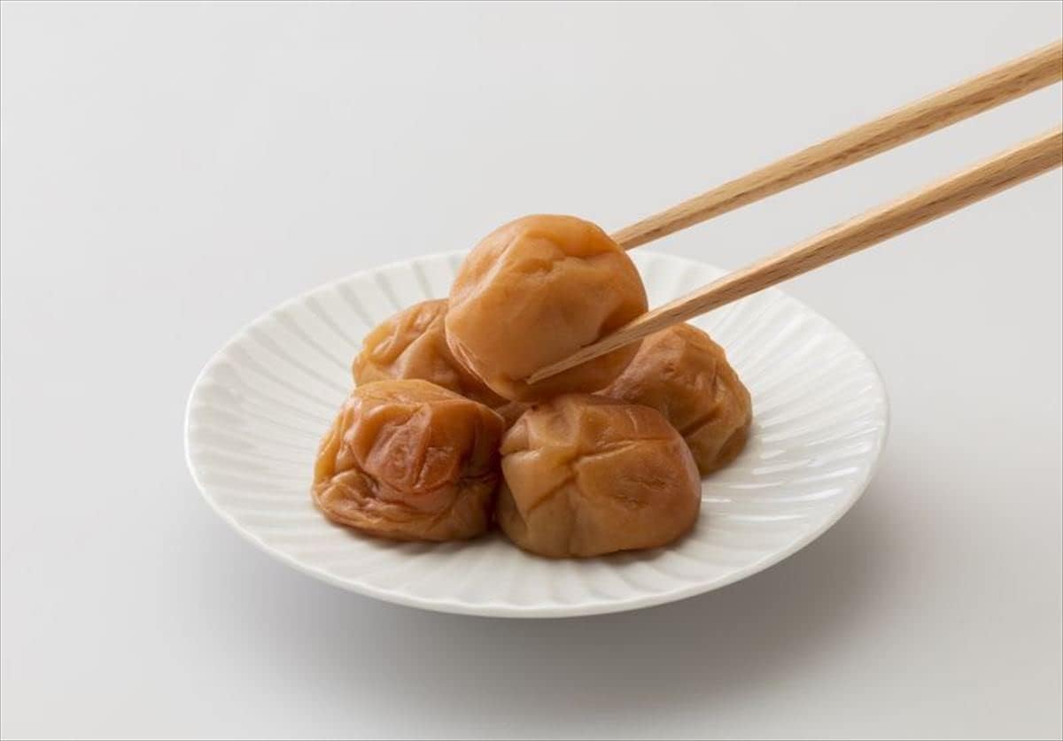 Komachi Foods Industry Kishu Minami Takume, Umeboshi Can, Lightly Salted Plum, 2.8 oz (80 g)