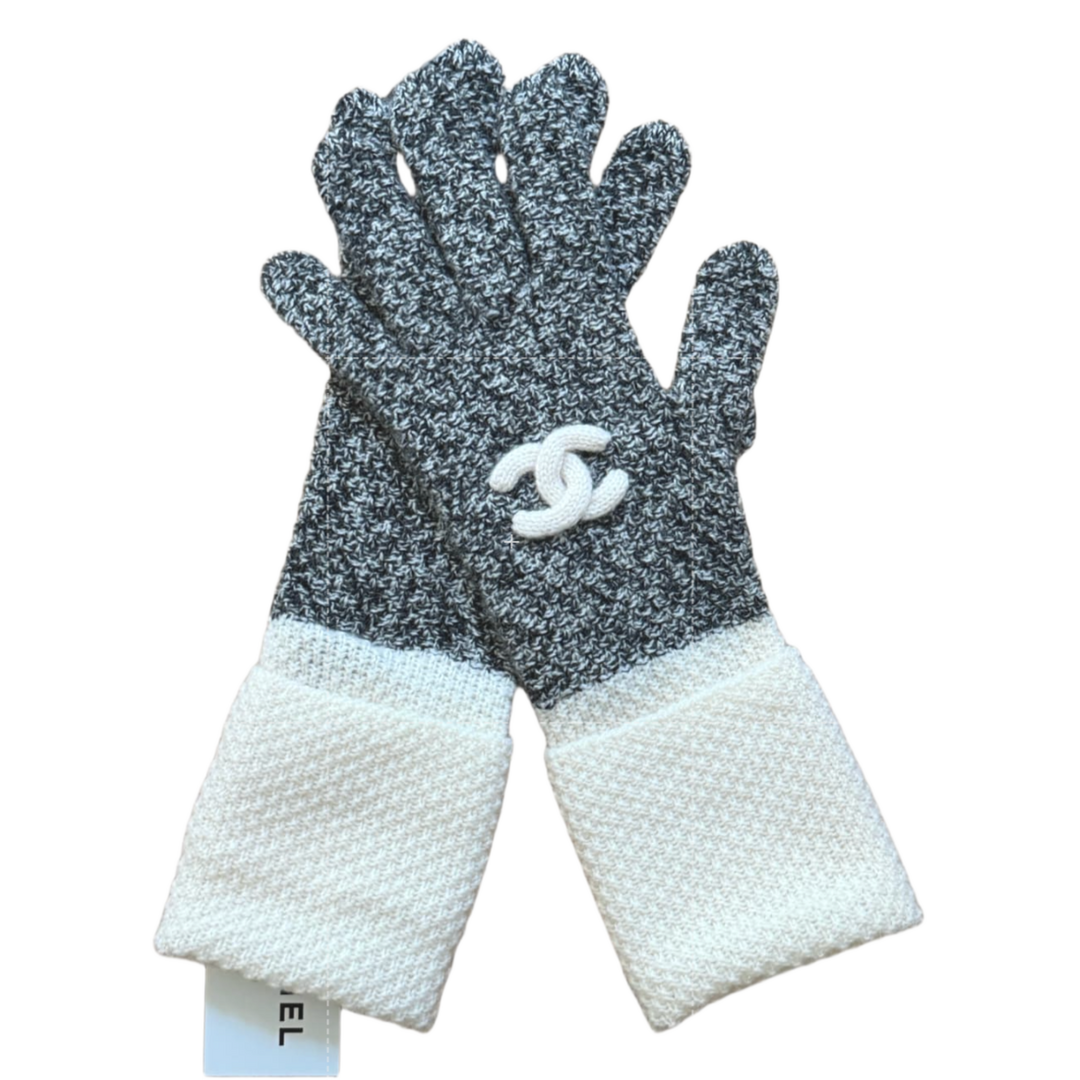 CHANEL 15B 'CREAM/GREY' CASHMERE GLOVES