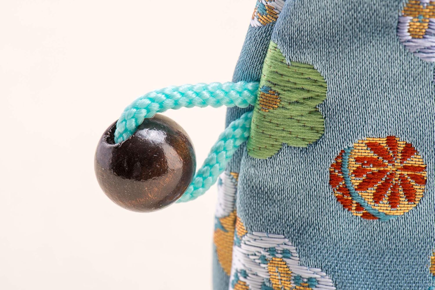 Kyoto Geimidou Nishijin Textile High-grade Gold Brocade Cosmetic Pouch, Japanese Pattern, Made in Japan, white