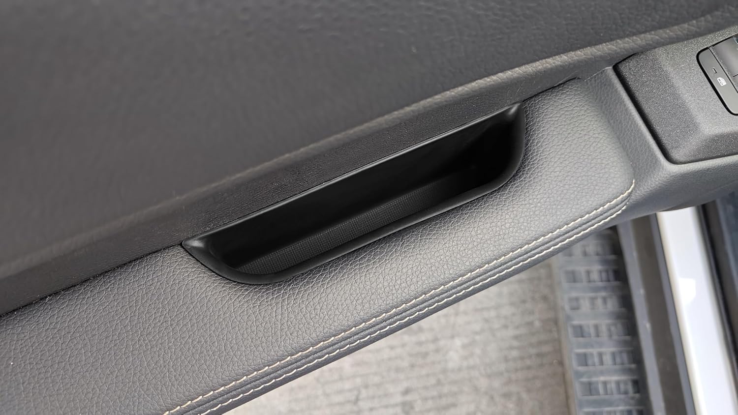 ruiya 2024 New Model Toyota Land Cruiser 250 Rankle 250 Dedicated Door Handle Top Storage Box Door Handle Pocket Door Pocket Tray Rankle 250 Storage Accessories Silica Gel Material No Rattle Noise