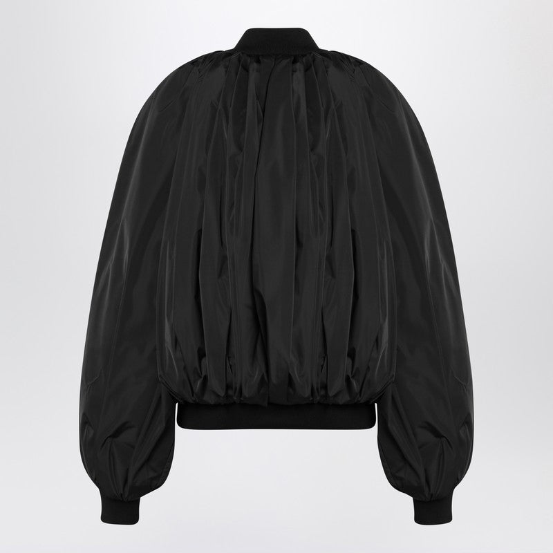 Balenciaga バレンシアガは、テクニカルマイクロファイユの黒い爆撃機ジャケットをドレープしました - Image 2