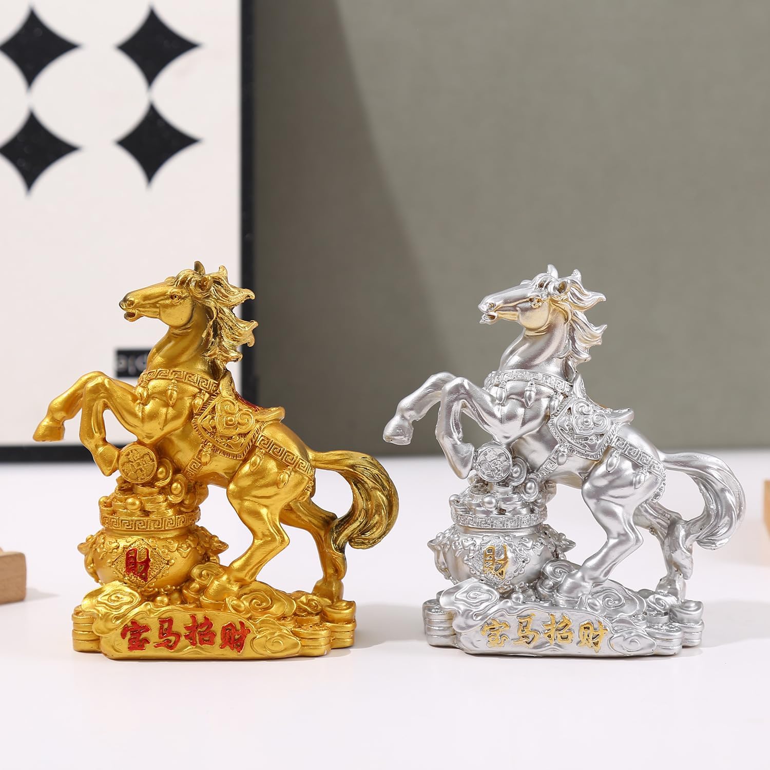 金色の馬の置物 風水装飾品 財運招福 中国伝統工芸品 樹脂製 デスク装飾 (金)