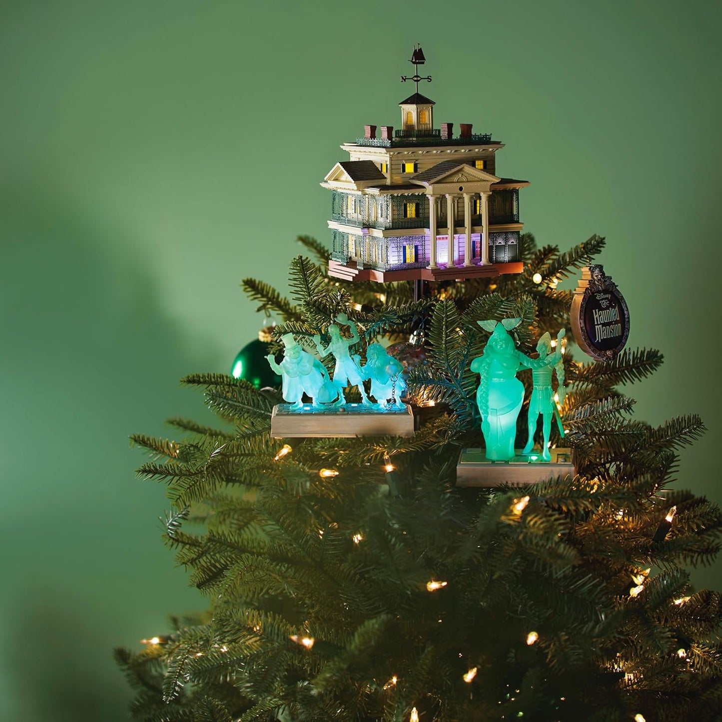 Hallmark Keepsake Decoración para árbol de Navidad, colección The Haunted Mansion de Disney, Disneyland Manor con luz y sonido, regalos para los fanáticos de Disney