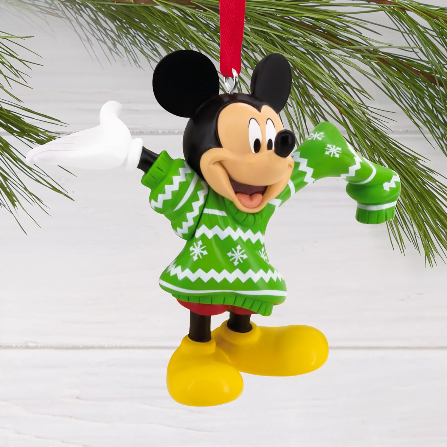 Hallmark Disney Mickey Mouse en suéter navideño Adorno colgante de Navidad, Regalos para fans de Disney