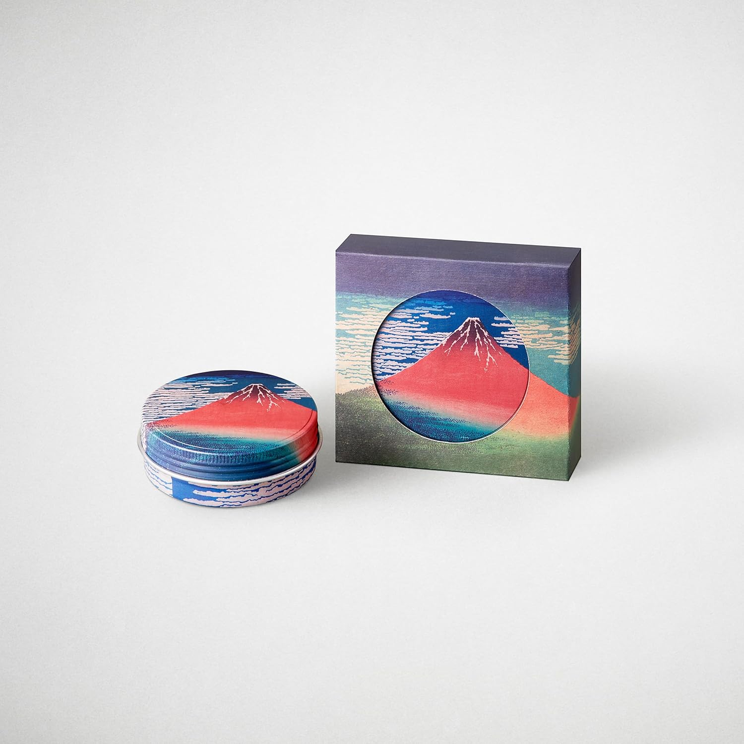 Daily Aroma Hokusai Incamusu Multi Cream, Red Fuji 1.8 oz (50 g), Scented by Yuzu Essential Oil | デイリーアロマジャパン 葛飾北斎 富嶽三十六景 凱風快晴 神奈川沖浪裏 ユズセラミド ユズ果実エキス マルチバーム 全身 保湿 さらさら 和雑貨 日本製 精油 柚子 お土産 ギフト プレゼント 保湿クリーム 富士山 グッズ