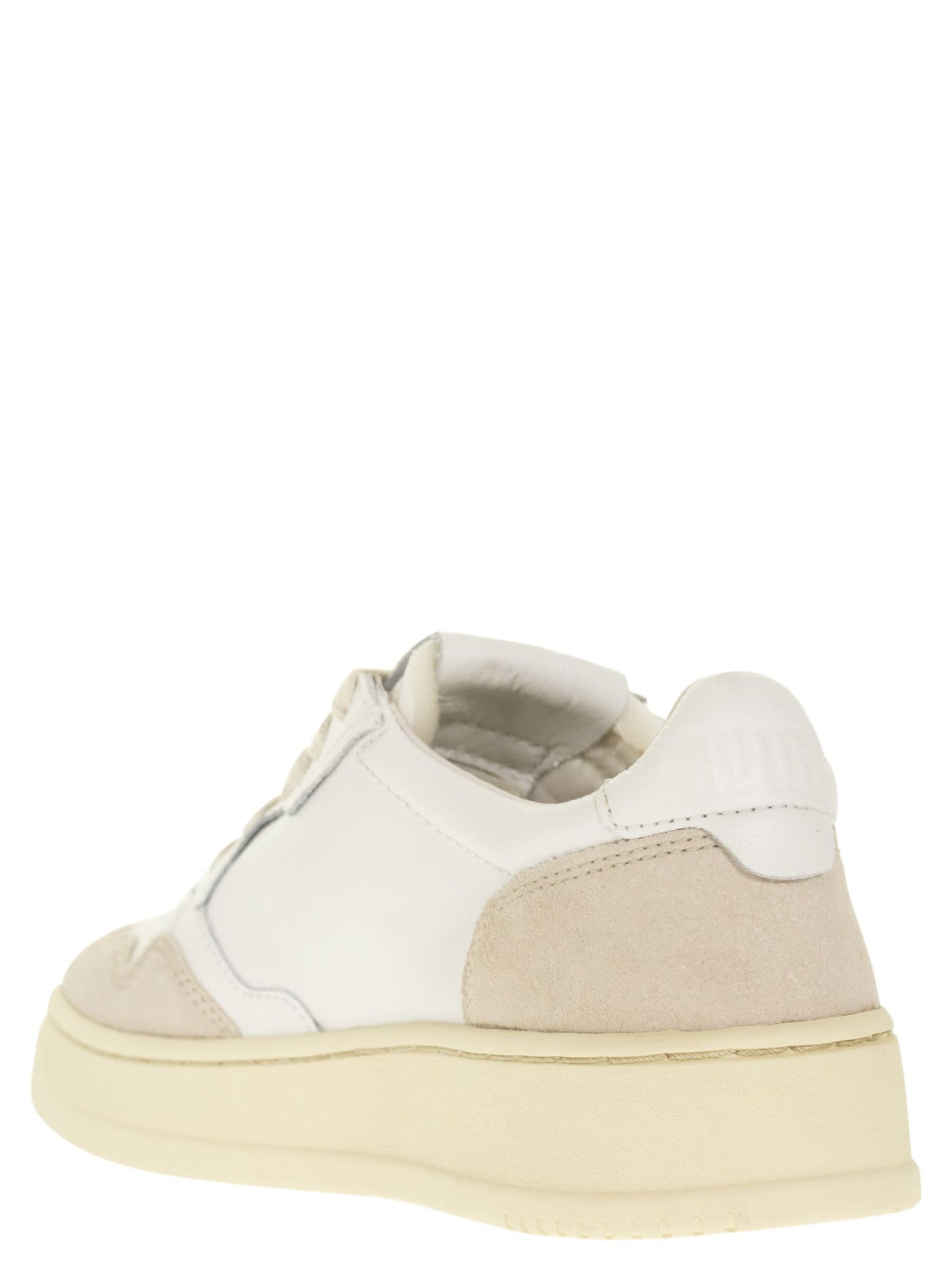 Autry Medalist Low LeatherとSuede Sneakers - Image 3