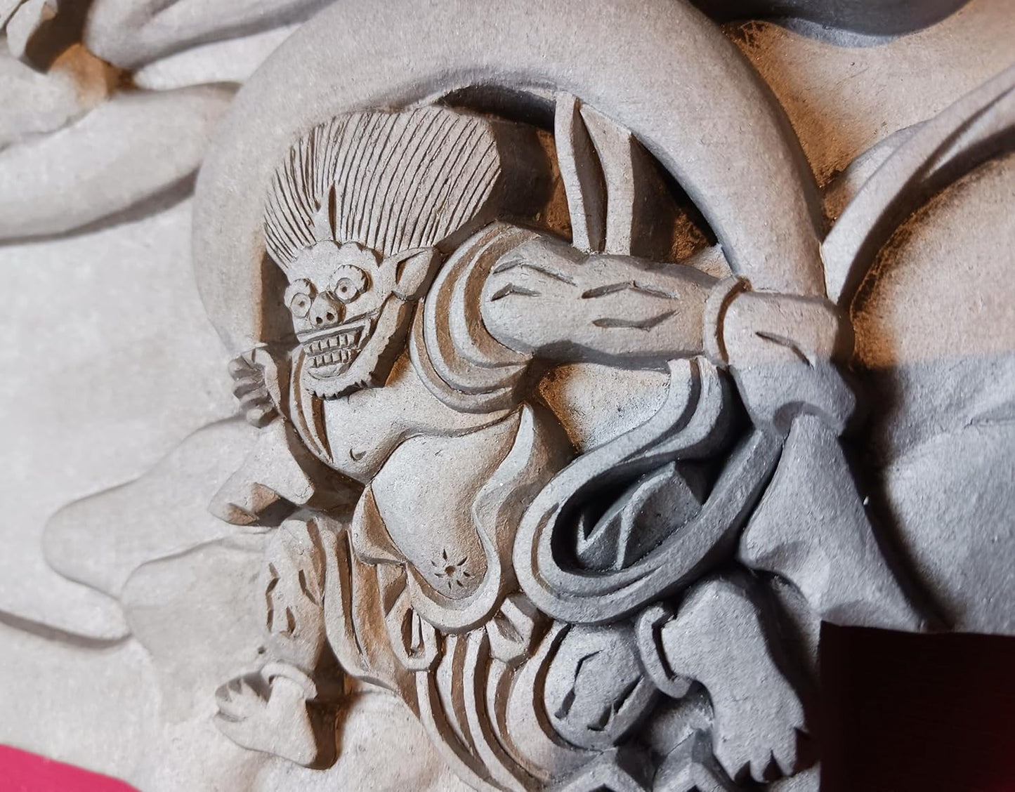 壁掛けアート作品 伝統工芸品（三州鬼瓦） 俵屋宗達『風神雷神図屛風』 和モダン、リビング、ベットルーム、玄関、部屋飾り W×18.5㎝ H×18.5㎝ D×2.0㎝（送料無料商品）