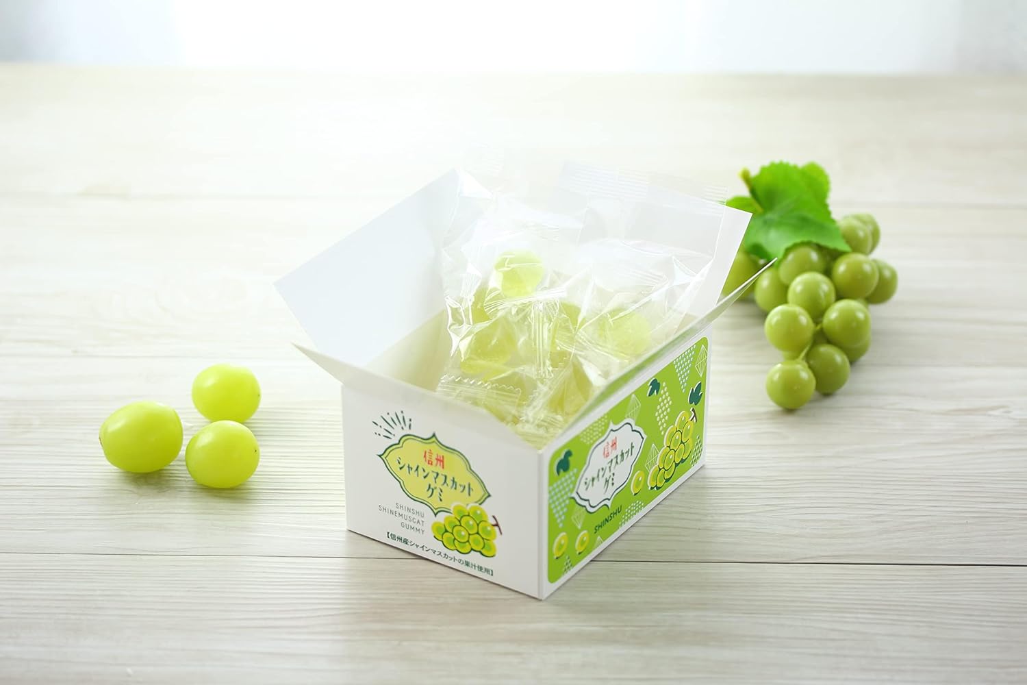 Shinshu Shine Muscat Gummy, 3.5 oz (100 g), Candy, Individually Wrapped, Gift, Souvenir, Sweet, Includes Cute Original Pocket Tissue