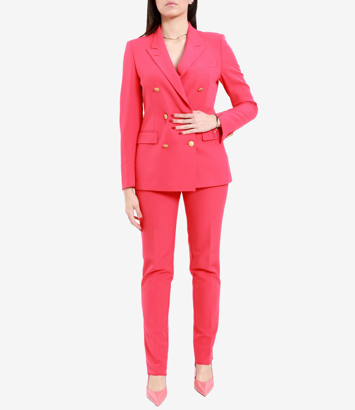 Tagliatore タグリアートアは赤いドレスを着ています - Image 3