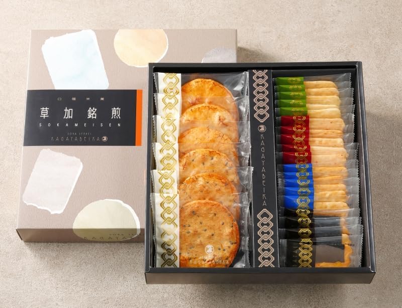 Kagaya Rice Sweets | お菓子や和菓子の詰め合わせとして、贈答や手土産、お中元・お歳暮などのシーズンギフトに最適な高級草加せんべいです。伝統の製法で焼き上げた味わいを丁寧な個包装でお届け。お礼やご挨拶の品にも最適です。