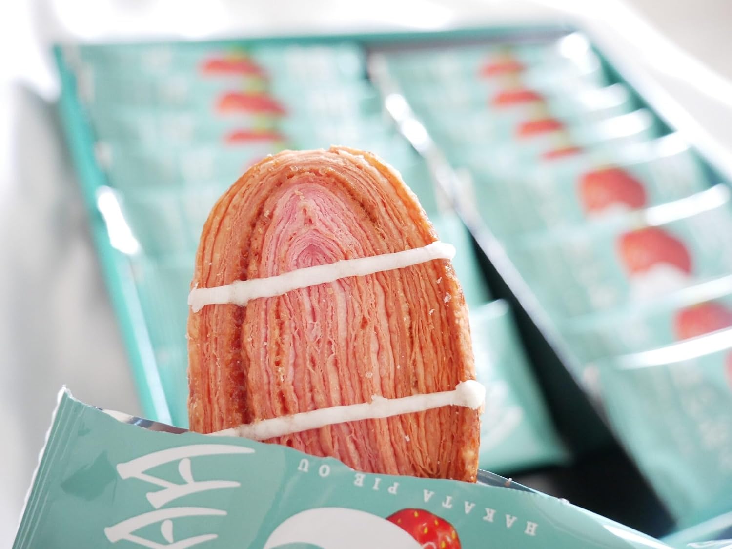 (Fukuoka Limited Product) Ito Kingu Hakata Paio (24 pieces x 1 box), Made with Strawberries from Fukuoka Prefecture, Includes Exclusive Souvenir Bag, Fukuoka Souvenir, Gift, Gift, Sweets, Homecoming