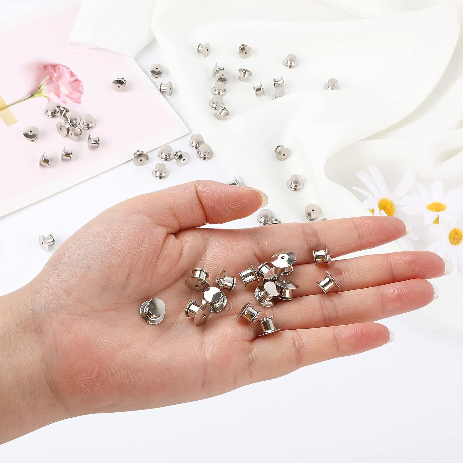 30 piezas de cierres de pin de metal con parte posterior de bloqueo | Nickel Plated Copper,convenient to carry, and blend seamlessly behind any pin,No Tools Required Spring Loaded Lock