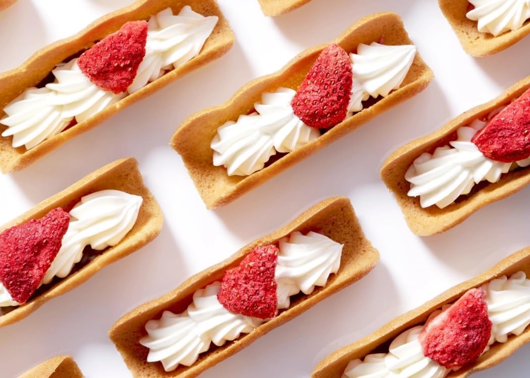 (Fukuoka Limited) Aman Berry, White Chocolate, Bakery, Souvenir, Individual Packaging, Present, Celebration, Sweets, White Day, Return, Popular, Fashionable, 8 Pieces