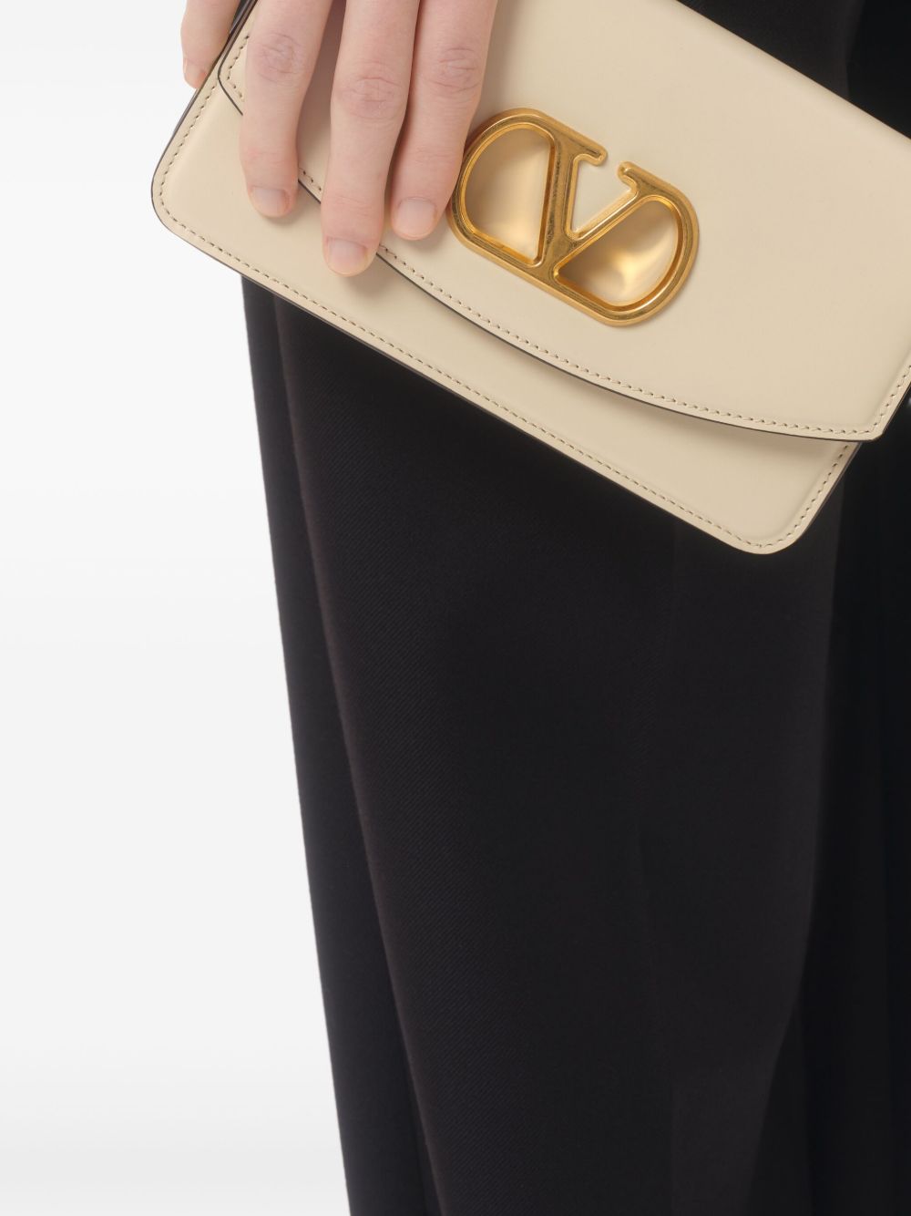 Valentino ヴァレンティーノ・ガラヴァニは、小さな革のクラッチを無駄にします - Image 3