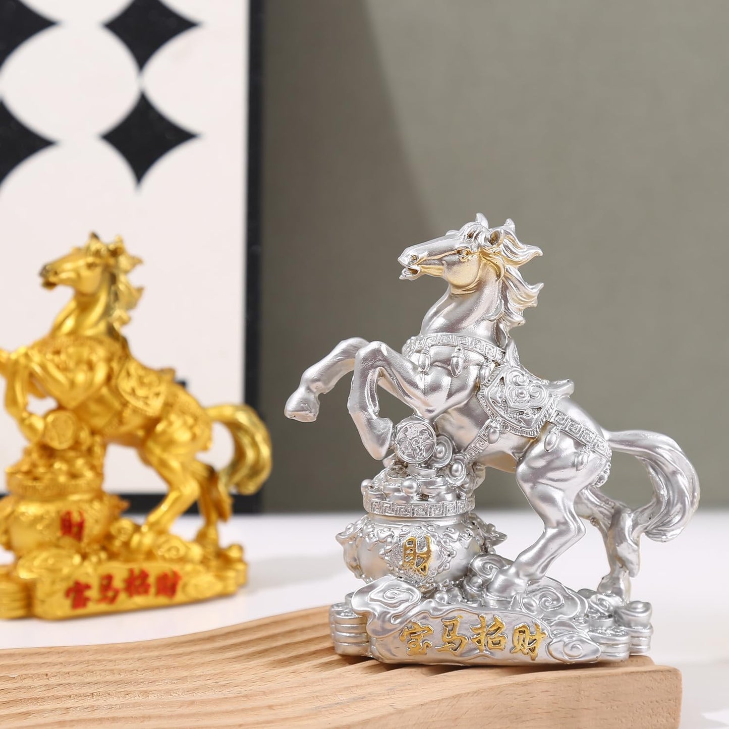 金色の馬の置物 風水装飾品 財運招福 中国伝統工芸品 樹脂製 デスク装飾 (金)