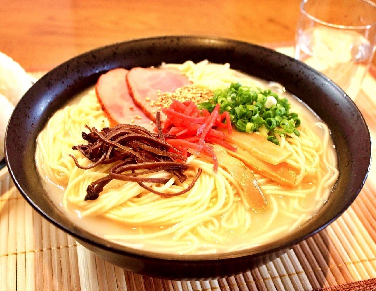 Hakata Tonkotsu Ramen (6 Servings) Local Pork Bone Trial Set [Dry Noodles, Soup, Gift, Present, Premium, Emergency Food, Preserved Food, Year-End Gift, Summer Gift, Instant ramen noodle]