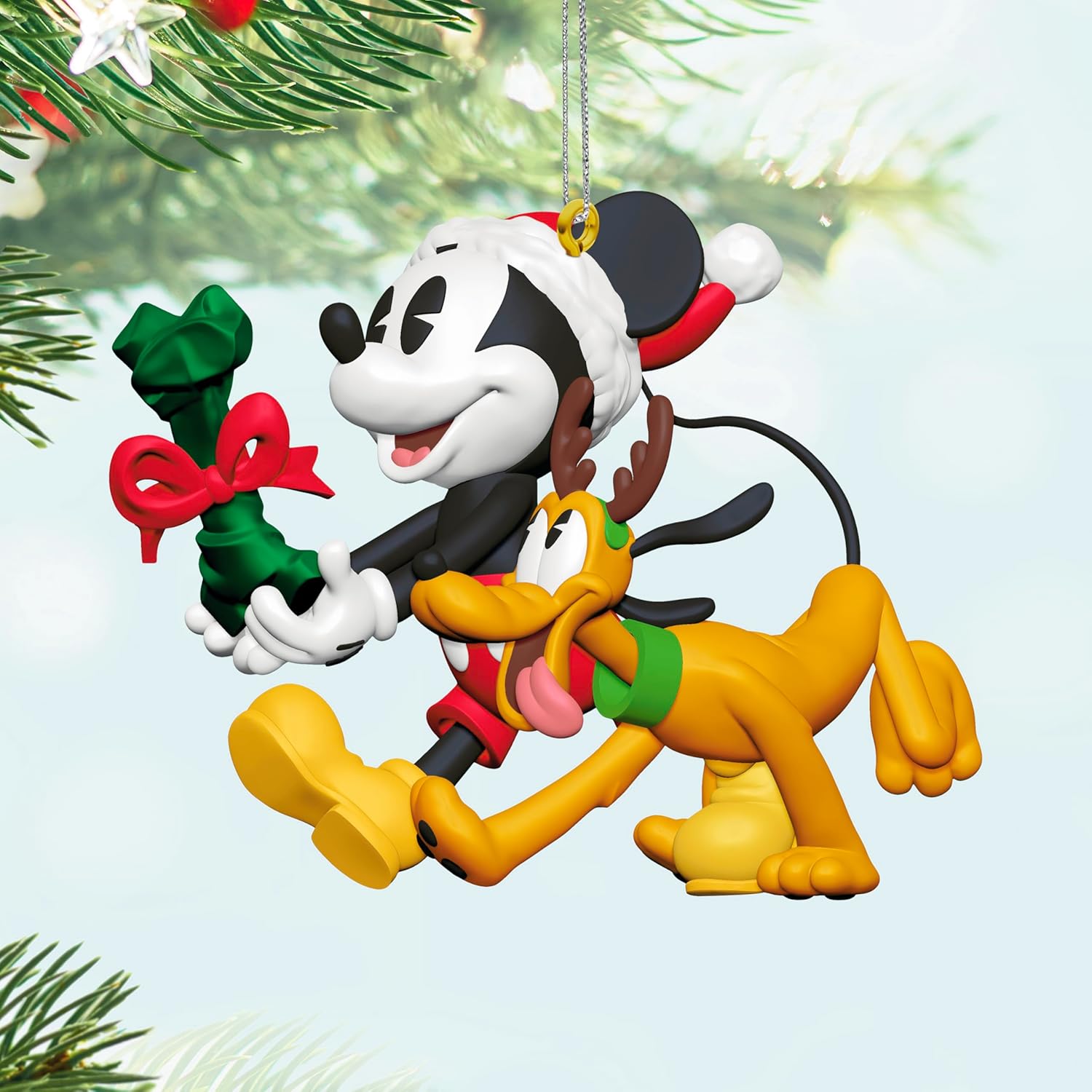 Hallmark Keepsake - Adorno de Navidad colgante 2025, Disney Mickey y sus amigos Bone-afide Besties, Regalos para fans de Disney