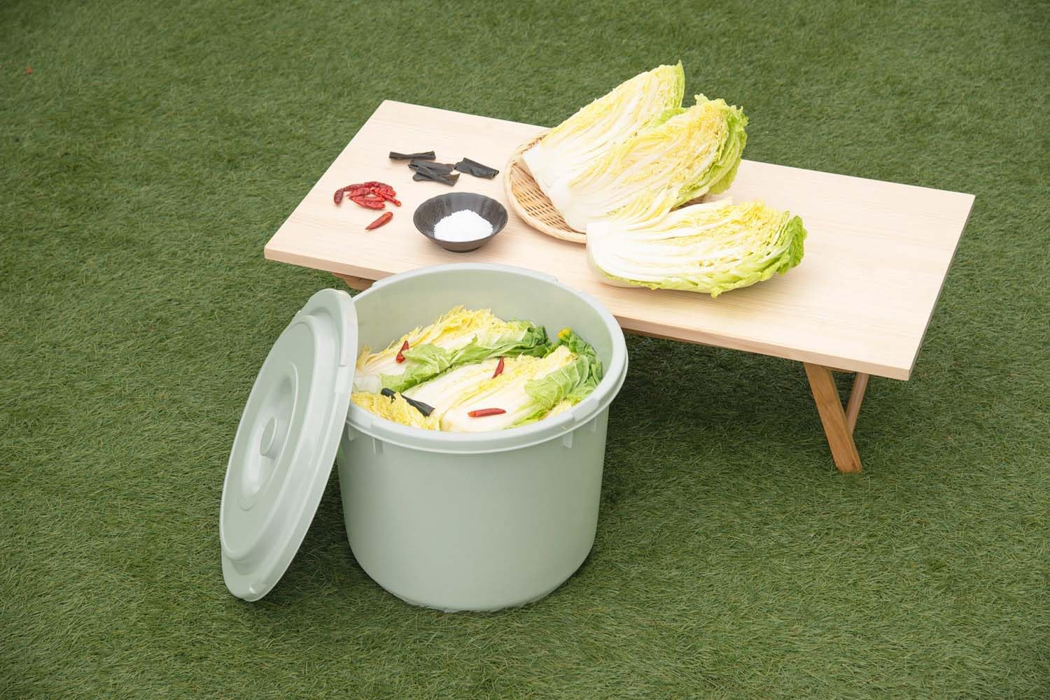 TONBO Shinki Gosei Dragonfly Pickling Container with Lid, 5 Type, Gray, Diameter 9.4 x Height 7.7 inches (24 x 19.5 cm), Made in Japan
