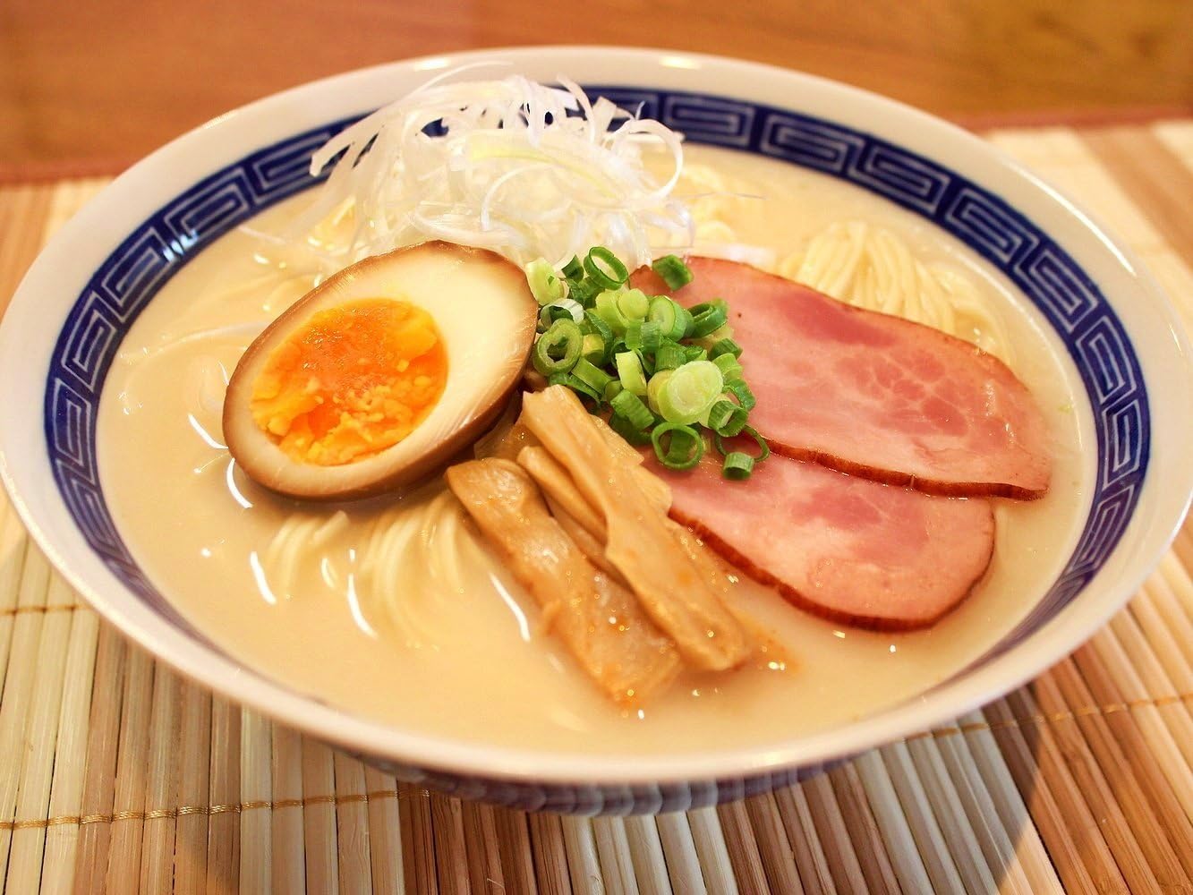 Kagoshima Tonkotsu Ramen (6 Servings), Local Pork Bone Trial Set (Dried Noodles, Soup, Order, Gourmet, Gift, Gift, Prize, Emergency Food, Preserved Food, Instant Ramen Noodle)