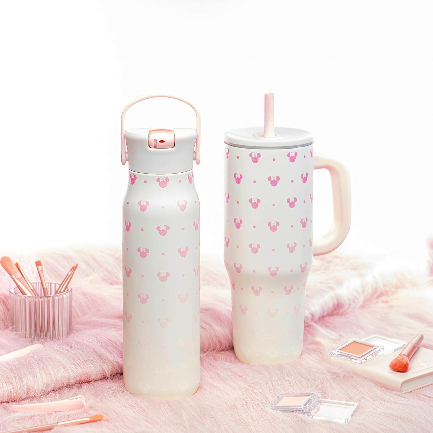 Zak Designs Disney Sutton - Vaso de viaje para llevar o en casa, acero inoxidable de 40 onzas con aislamiento al vacío, popote de silicona, asa de transporte y obras de arte 3D para bebidas frías (Minnie Mouse)