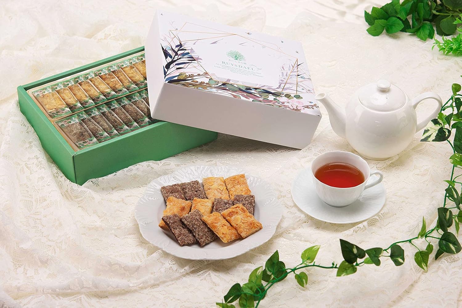 Oishisanomori RUYSDAEL (Loysdael) Petit Chocola Leaf x 24 pieces, Petit Leaf x 22 pieces, Western-style confectionery, thank you, gift, sweets, snack, assortment, present, Oishisanomori gift [Petit