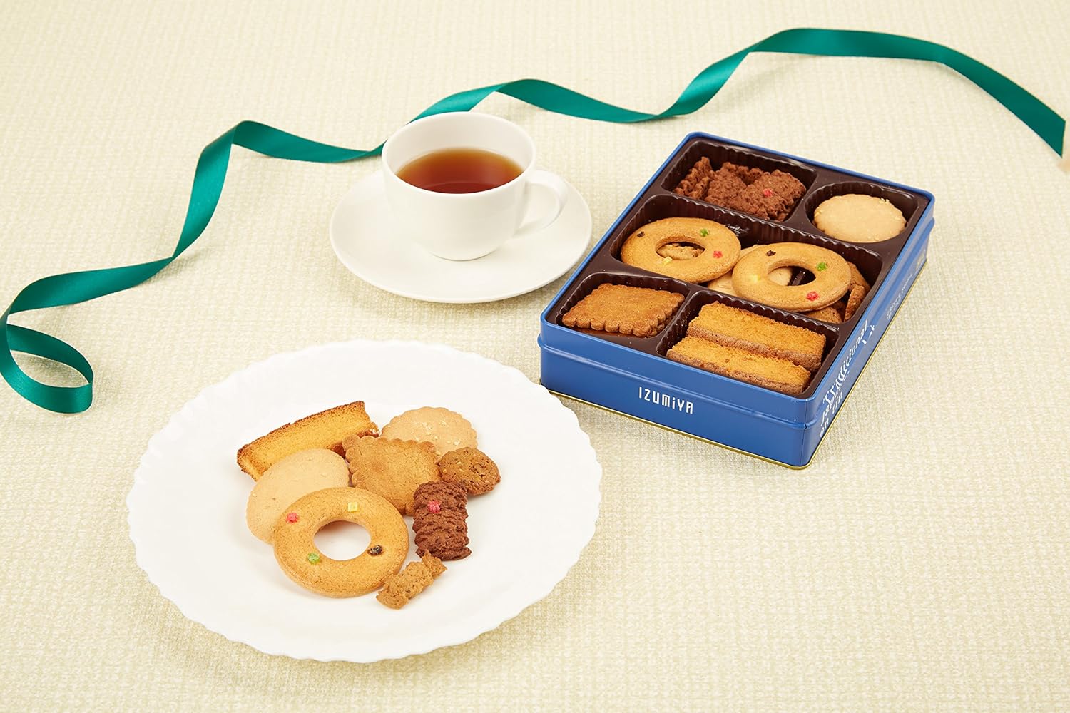 Izumiya Cookie Can Ukiyo-e Series (Man Fuji (Husai)) 1 Piece (x 1)