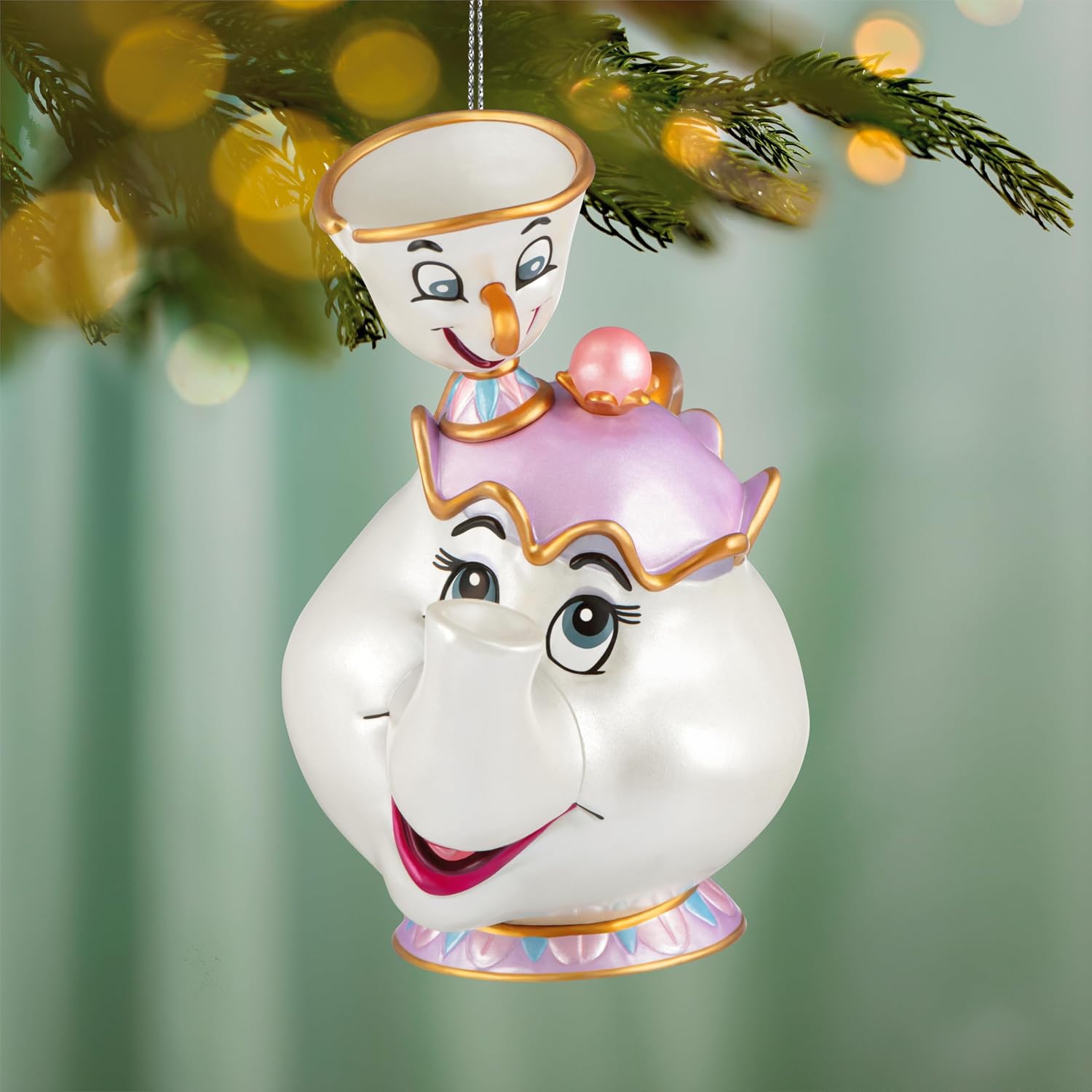 Hallmark Keepsake Adorno de Navidad 2026, La Bella y la Bestia de Disney, 35 aniversario, Mrs. Potts y Chip, regalos para fanáticos de Disney