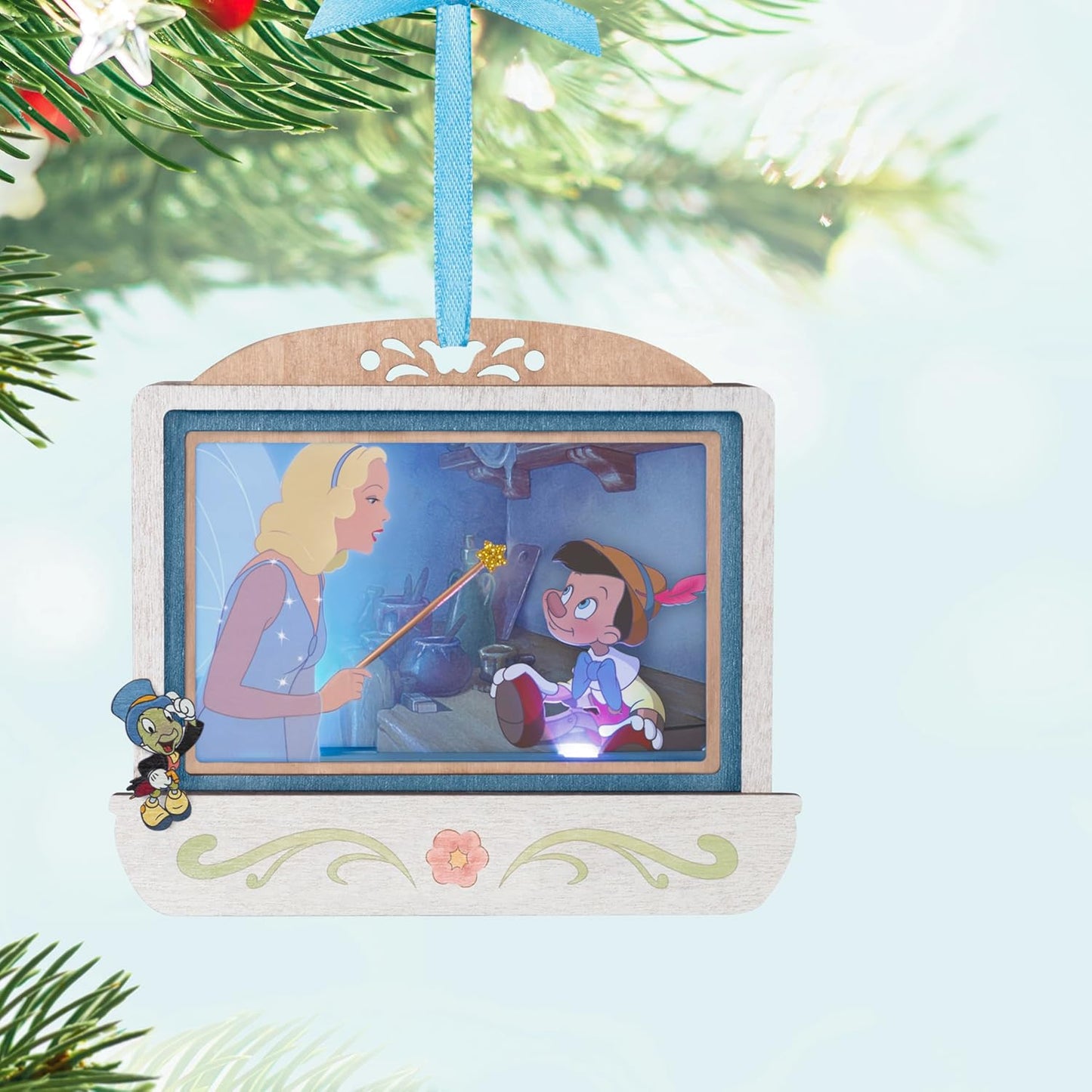 Hallmark Keepsake Adorno navideño de Disney, Pinocho, 85 aniversario, el deseo de Geppetto hecho realidad con luz, manualidades de papel, regalos para fanáticos de Disney