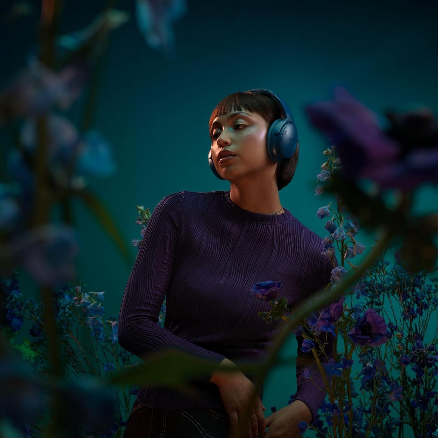 Bose QuietComfort Headphones LE Fully Wireless Headphones, Noise Cancelling, Bluetooth Connectivity with Microphone, Up to 24 Hours Playtime, Fast Charging, Twilight Blue