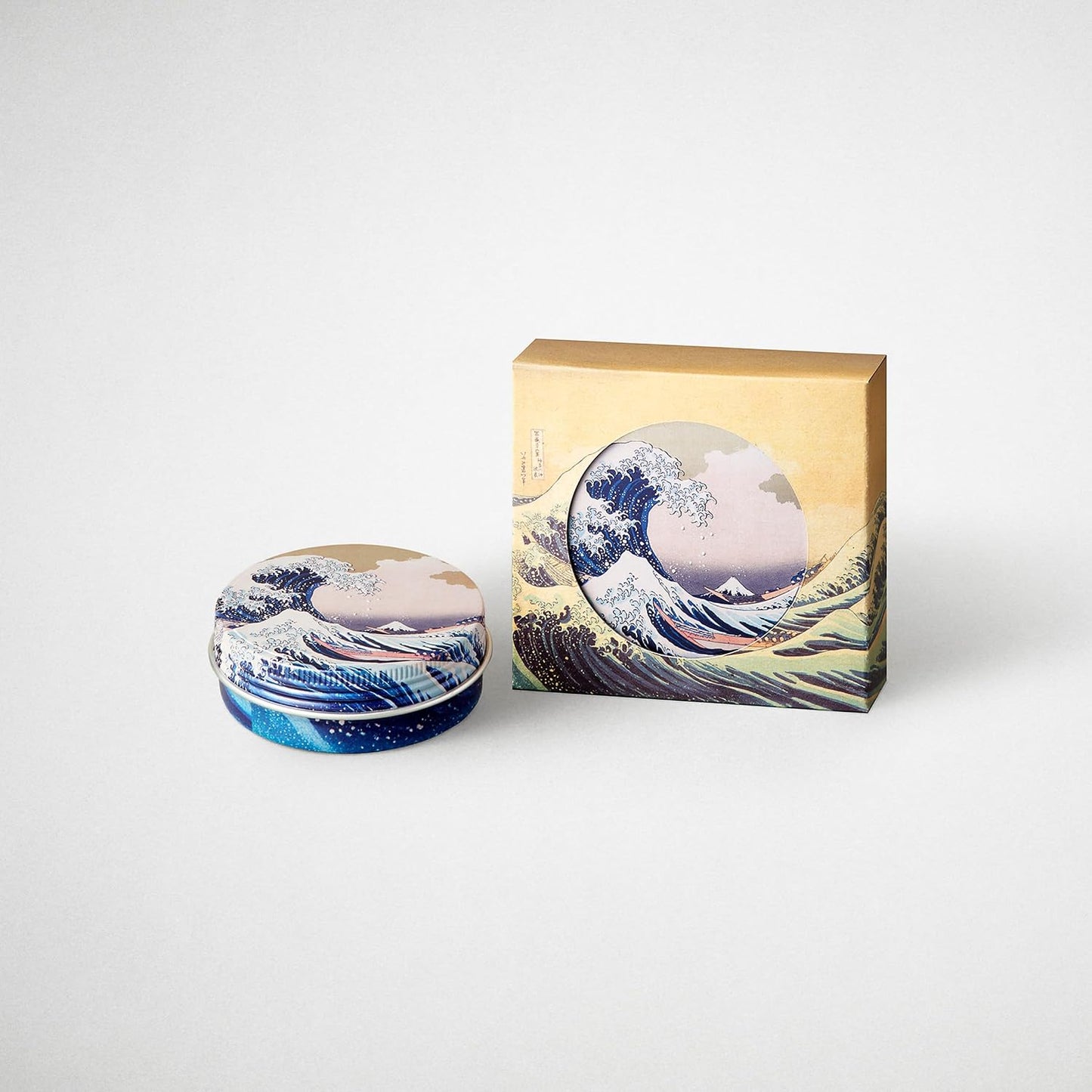 Daily Aroma Hokusai Kayuu Multi Cream, Wave Fuji 1.8 oz (50 g), Scented by Yuzu Essential Oil | デイリーアロマジャパン 葛飾北斎 富嶽三十六景 凱風快晴 神奈川沖浪裏 ユズセラミド ユズ果実エキス マルチバーム 全身 保湿 さらさら 和雑貨 日本製 精油 柚子 お土産 ギフト プレゼント 保湿クリーム 富士山 グッズ