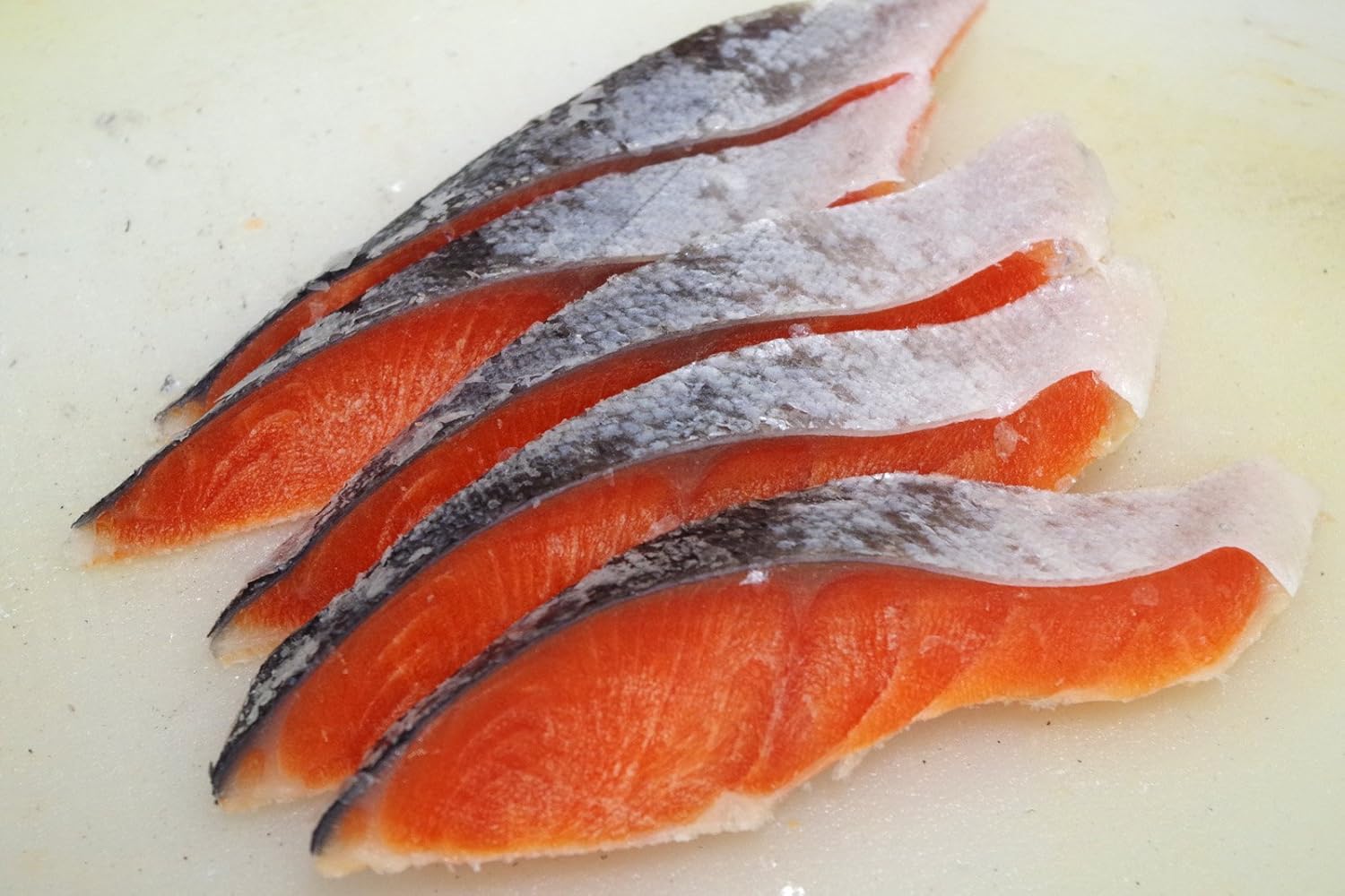 Artisan Hand Cut! Additive-free! Sweet Salmon Fillet, 2.2 lbs (1 kg)