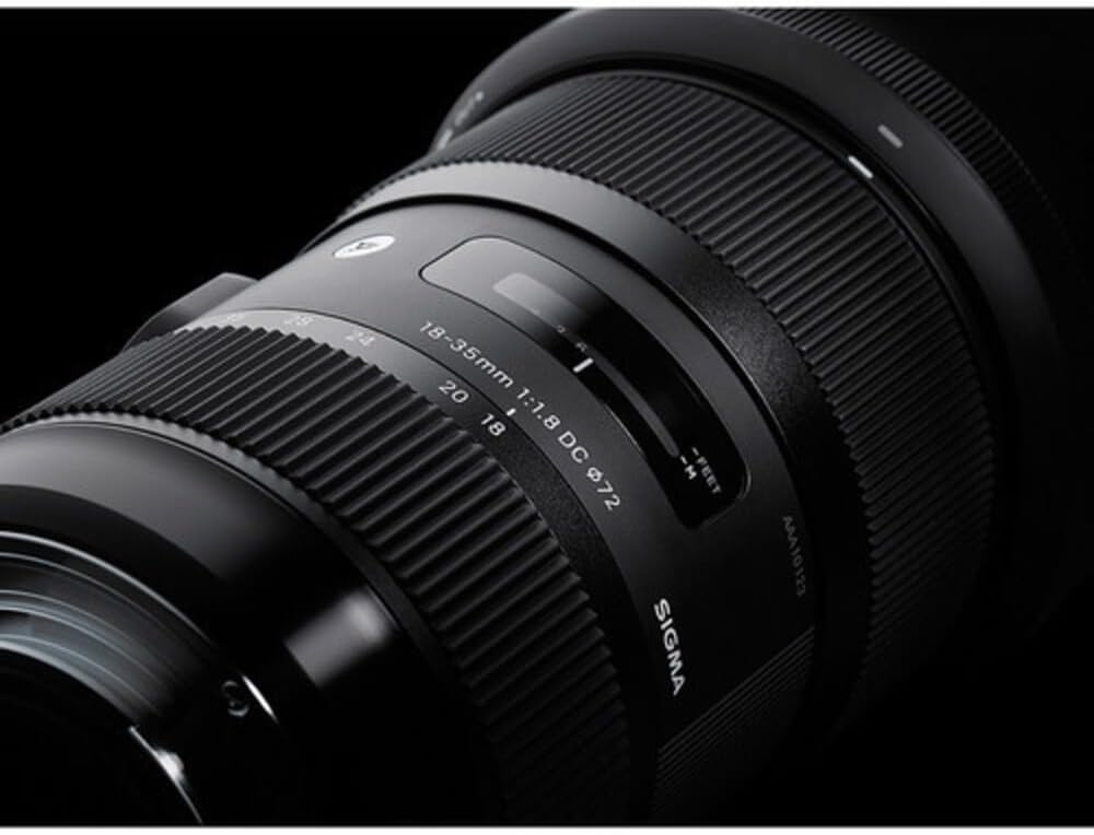 SIGMA Standard Zoom Lens 0.71–1.4 inches (18–35 mm) F1.8 DC HSM APS-C Only