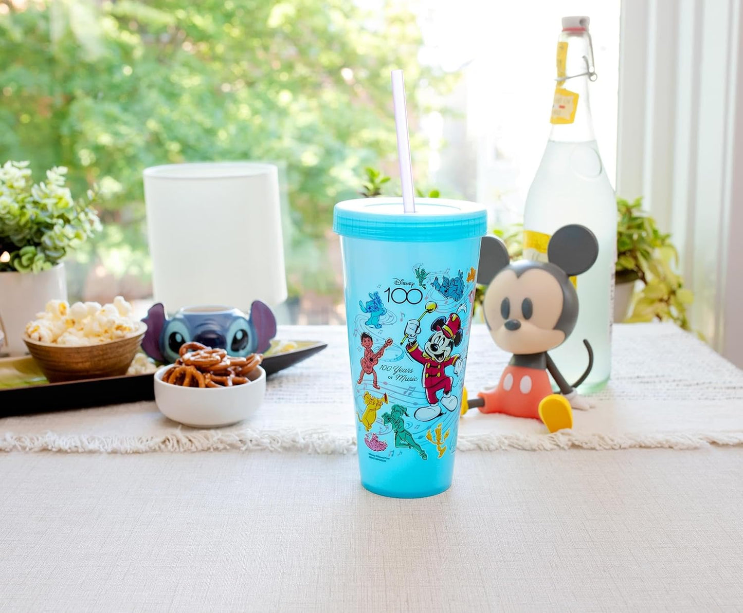 Disney Vaso de viaje de plástico que cambia de color de Mickey Mouse del 100 aniversario, incluye popote reutilizable y tapa resistente a fugas, capacidad para 20 onzas