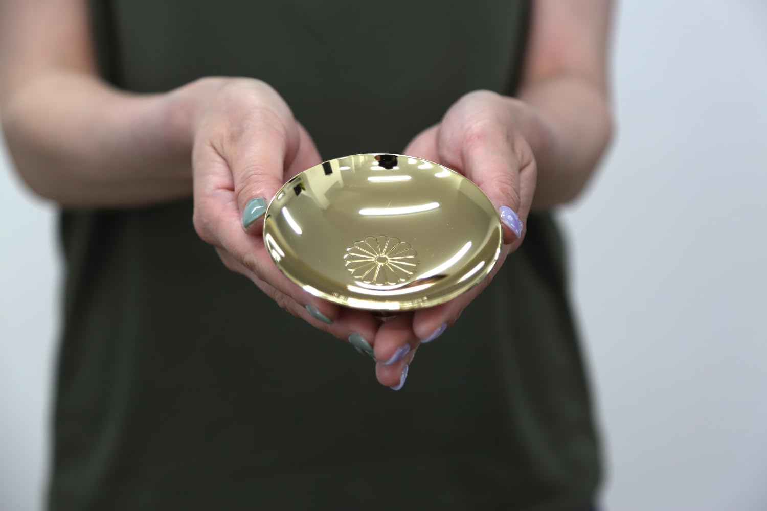 Gold 24 GKP Gold Chrysanthemum Keepsake Luck Sake Bottle Japanese Traditional Beauty Craft Beautiful Made in Japan (Diameter 3.5 inches (9 cm)