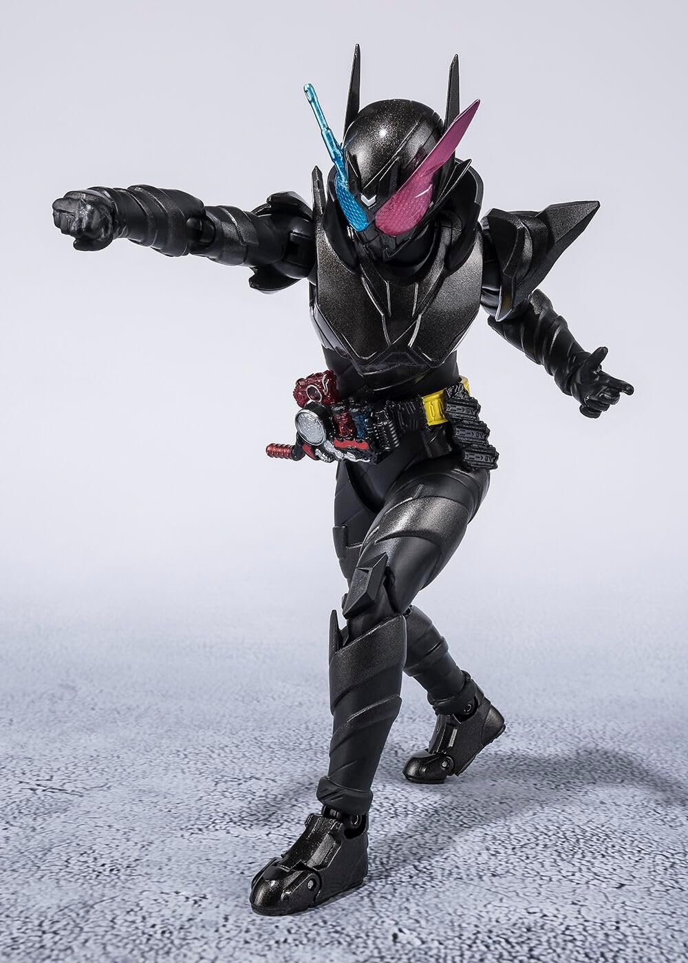 S.H. Figuarts Kamen Rider Build Rabbit Tank Hazard Form Heisei Generations Edition